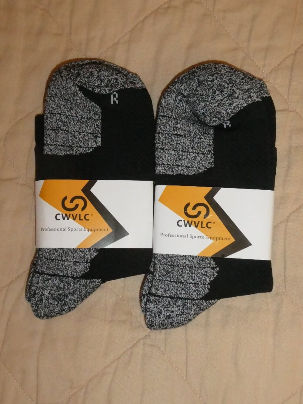 (2) Pairs CWVLC Unisex Athletic Crew Socks Size Large - NWT